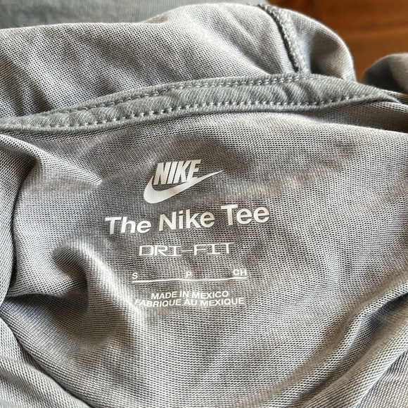 NWT Nike Dri Fit Hoodies Size S - Picture 3 of 5